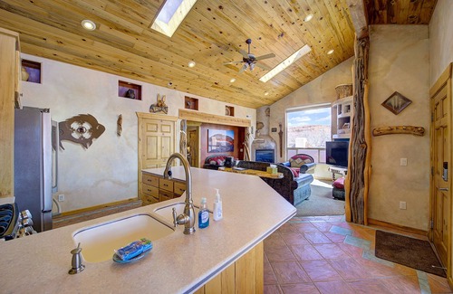 Moab South Valley House | Luxurious - Southwest Comfort - Spa Master Bath - Dbl Garage - Pool/Hot Tub