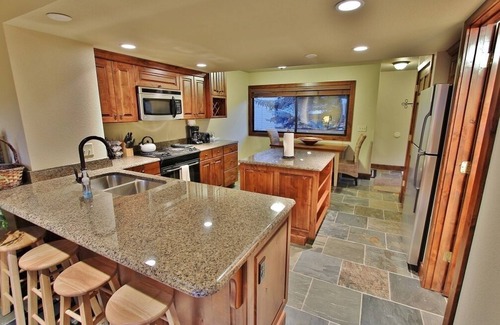 Park Meadows Condo | Luxury Condo, Private Hot Tub & Year-Round Recreation at Park City Racquet club Village