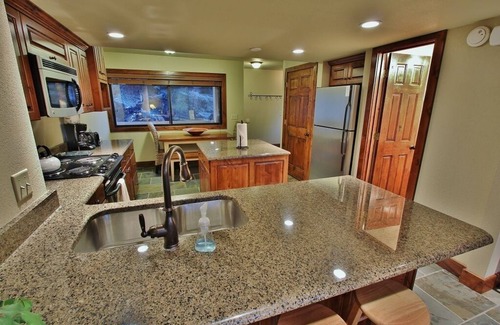 Park Meadows Condo | Luxury Condo, Private Hot Tub & Year-Round Recreation at Park City Racquet club Village