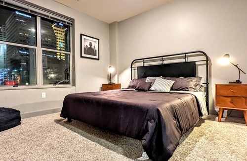 Central Business District Apartment | Luxury Downtown Cincinnati Apartment Reds Stadium