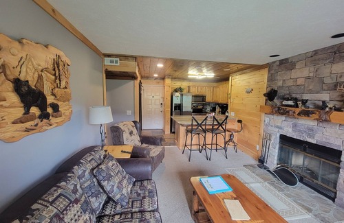 Gatlinburg - Pigeon Forge Condo | Luxury living Amazing Mtn Views! indoor pool & spa