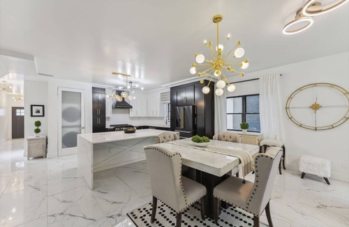Downtown Columbus House | Luxury, modern, privacy fence, OSU, downtown, home