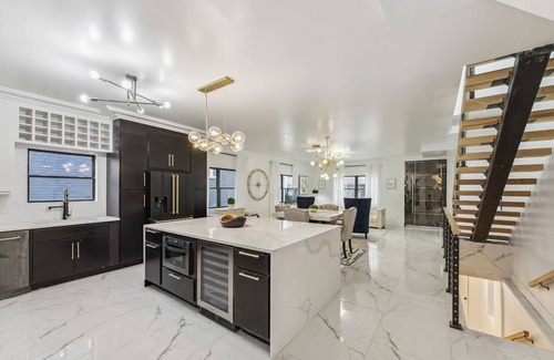 Downtown Columbus House | Luxury, modern, privacy fence, OSU, downtown, home