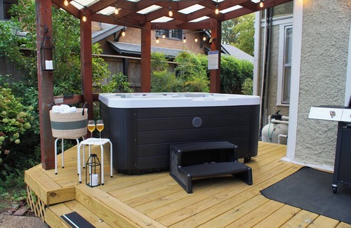 Crosstown House | Memphis Belle - POOL, Hot Tub, Arcades, Fire Pit, Games & so much more!