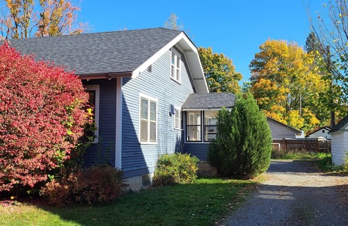 Coeur d'Alene House | Mid town/downtown Bungalow. Fully furnished. great location to lake and shops