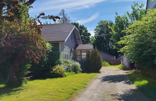 Coeur d'Alene House | Mid town/downtown Bungalow. Fully furnished. great location to lake and shops