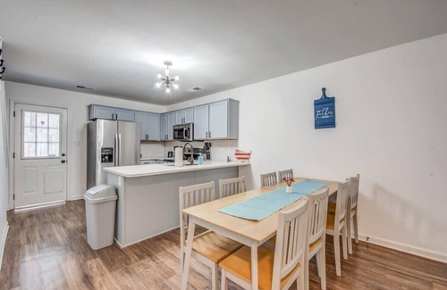 University District House | Mins to Downtown & U of Memphis! High Point Duet 2