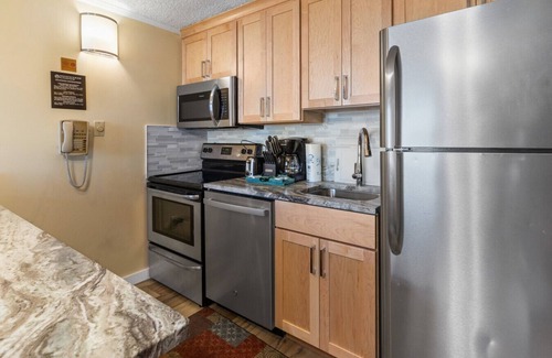 Snowshoe Condo | ML332 Renovated Close to Lift Gated Parking WiFi