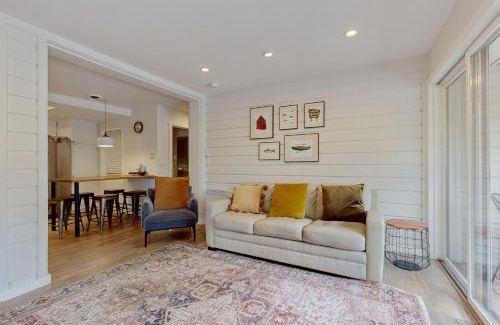Elkhorn Village Apartment | Modern Alpine Getaway