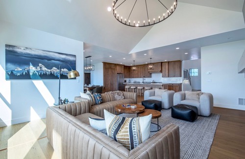 Victor House | Modern Comfort in Scenic Teton Reserve