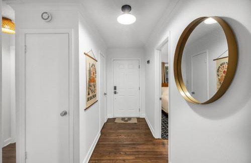 Mayo Meadow House | Modern King Bed 5 mins to Downtown