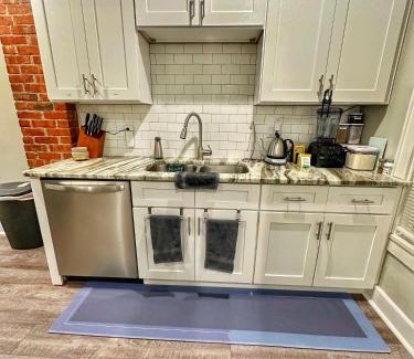 Columbus House | Modern Luxe 3BR 1BA with Bar 7