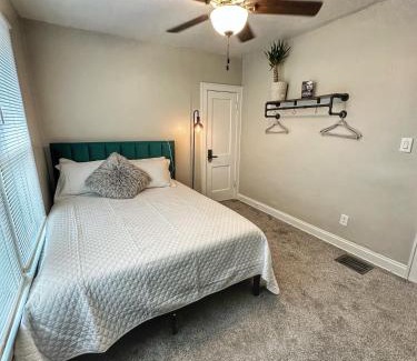 Columbus House | Modern Luxe 3BR 1BA with Bar 7