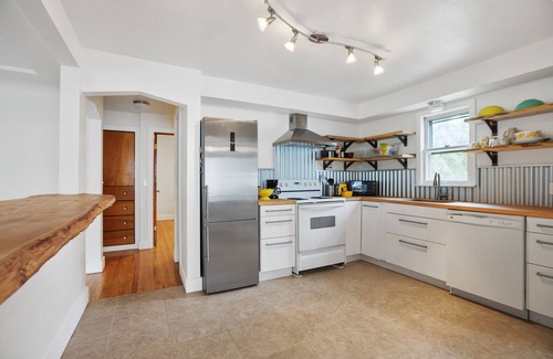 Manito House | Modern Spokane 2 bedroom home minutes from Downtown