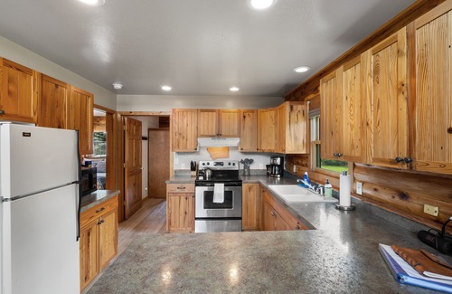 Livingston House | Montana Getaways Near Yellowstone National Park, Chico Hot Springs! Epic Views!