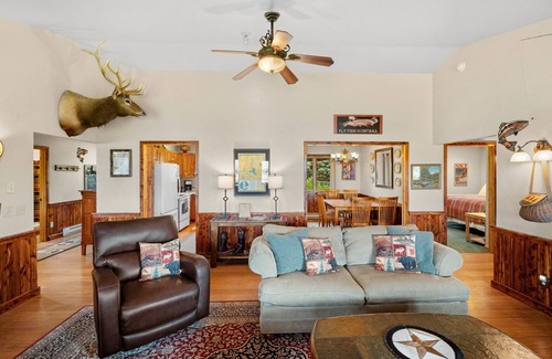 Livingston Cabin | Moose Horn Lodge- A Clean Cabin for Families, Wedding Goers & Montana Adventures