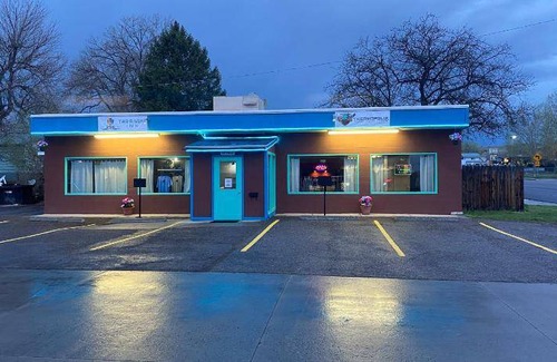 Thermopolis Hotel | Motel ∙ 4 guests