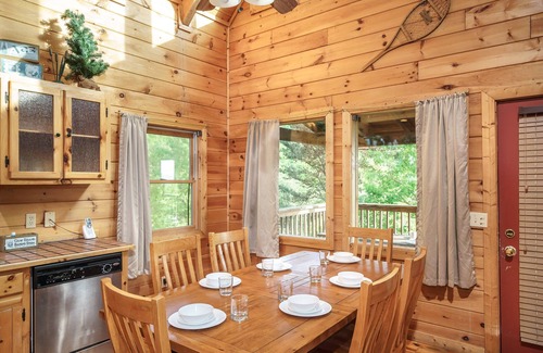 Sevierville Cabin | Mountain Tyme, Hot Tub, Pool Table, Game Room, $685 FREE tickets each paid day!