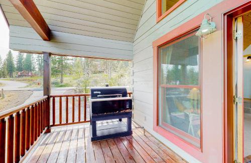 New Meadows House | Mountain Views on the 45th Parallel