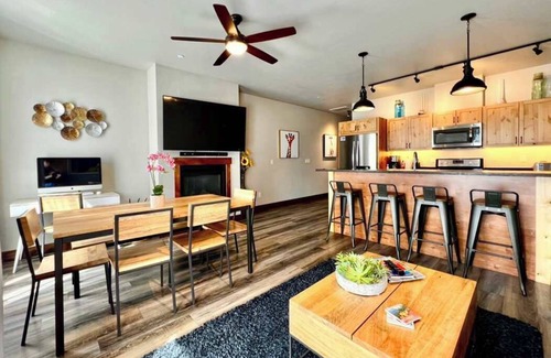 Columbia Falls Apartment | Mural Place, Cool Downtown Condo