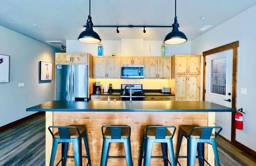 Columbia Falls Apartment | Mural Place, Cool Downtown Condo