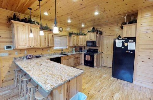 Island Park Cabin | N. Big Springs Lodge* 4Br + Garage Loft, Satellite Tv, Wifi, Bbq Grill, Close to ATV Trails