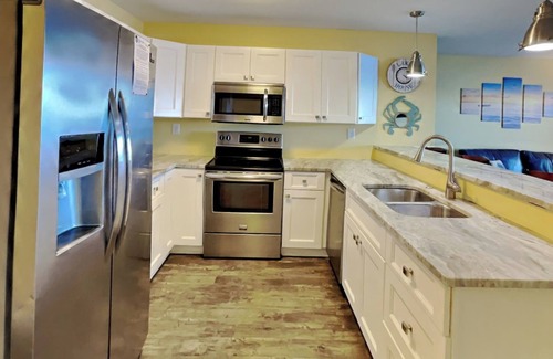 Put-in-Bay Condo | New 4 Bedroom 2 Bath Waterfront Condo - Sleeps up to 10 Max - CON 111