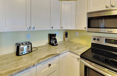 Put-in-Bay Condo | New 4 Bedroom 2 Bath Waterfront Condo - Sleeps up to 10 Max - CON 111
