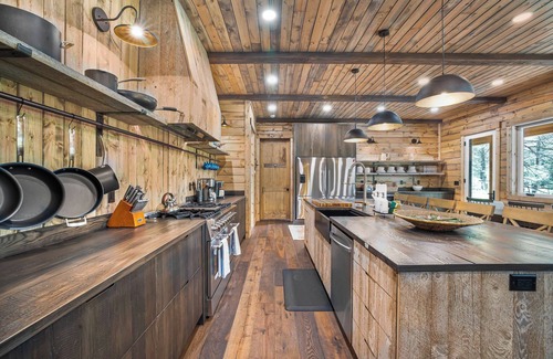 Island Park Cabin | New Build Luxury Yellowstone House on 6 acres, Private Decks, Fire pit