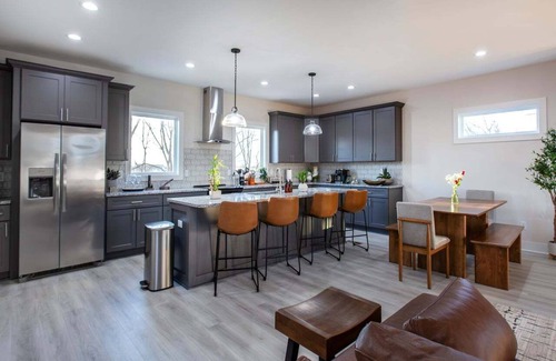 Hope Gardens House | NEW ★HOT AREA★ SPACIOUS WALK to Downtown 1.5mi to Broadway
