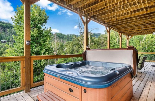 Chalet Village North House | New Listing!! 4bed, 5 bath in the heart of it all, vastly amazing views!