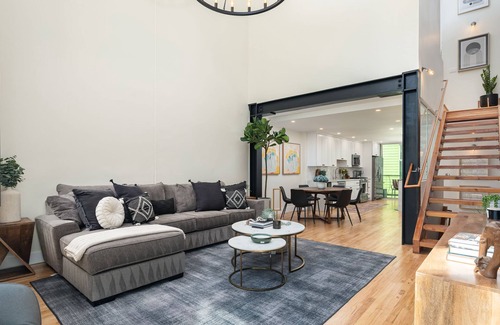 East Village House | NEW Luxury 3BR HOUSE❤️of DT Walk Petco w/Garage AC