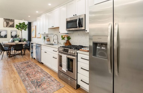 East Village House | NEW Luxury 3BR HOUSE❤️of DT Walk Petco w/Garage AC