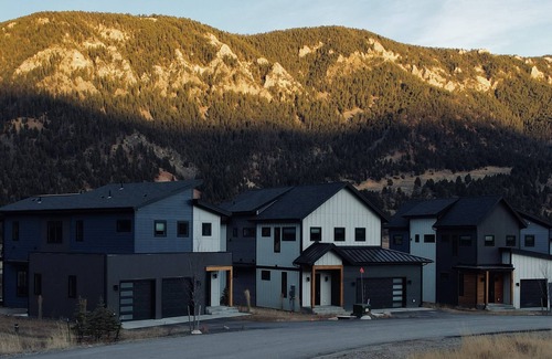 Gallatin Gateway House | New Modern Residence w/ Hot Tub @ Aspects Big Sky