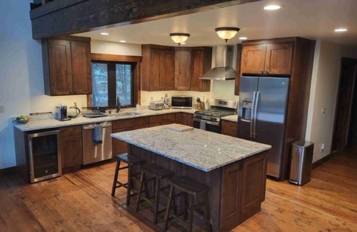 Coram House | NEW Spacious home 7 miles to the entrance of Glacier National Park!n