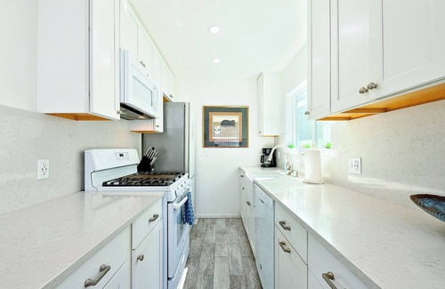 Mission Beach House | Newly Updated Mission Beach 3BD Steps to Boardwalk/Ocean with Garage Parking!