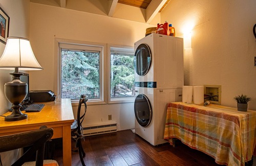 Warm Springs Condo | Next to Warm Springs Lifts-Hot tub, Pool & Tennis!