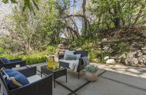 Centerville House | Now accepting Winter/Spring Bookings! - One of a kind w/private creek!