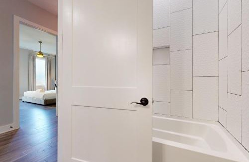 Chestnut Hill Apartment | Oasis on 2nd #301