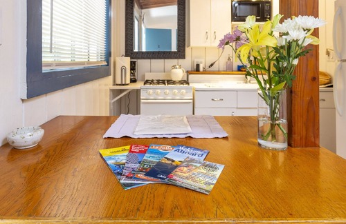 Ocean Beach Apartment | Ocean Beach #2 ‘Garden’ Cozy Cottage - Walk to the beach!
