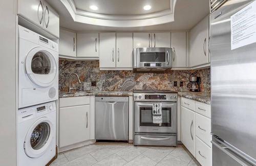 Mission Beach Apartment | Oceanfront condo with private waterfront patio, washer/dryer, gas grill