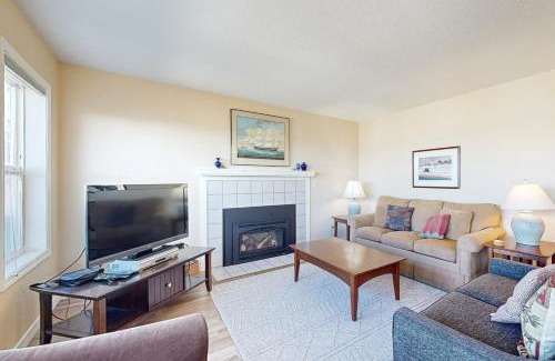 Lincoln Beach House | Oceanview Escape