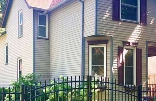 Detroit - Shoreway Apartment | OhioCity, Zoo,Westside Market,Downtown,Rock Hall