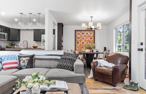 Jackson House | Outpost: Clark's Knoll 385 - Walk to Town Square
