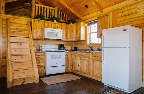Livingston Cabin | Paradise Valley Cabin by Chico & Yellowstone Park!