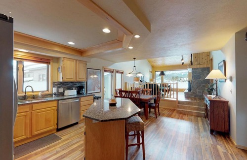 Big Sky Meadow Village Hotel | Park 285