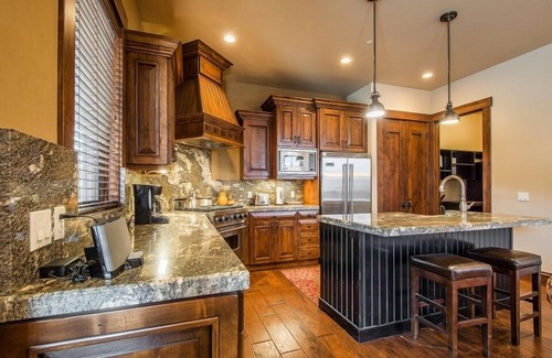 Park City House | Park City Townhome w/Views - Walk to Gondola!
