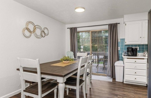 Fairwood House | Peaceful Haven I Stylish Home in North Spokane!