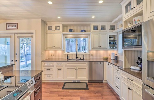 Lakeside House | Peaceful Lakeside Retreat w/Deck & Amazing Views!