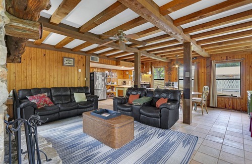 New Braunfels House | Perfect Spot on the Guadalupe River! Sleep up to 10 and Float all day!